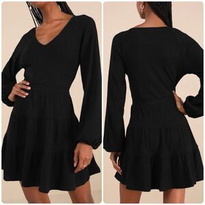 Lulus Adorable Option Black Long Sleeve Mini Sweater Dress Womens sz M Tiered